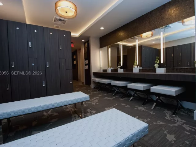 2-bedroom condo for sale in Aventura - 1000 Island Blvd 312 - MondialRealty