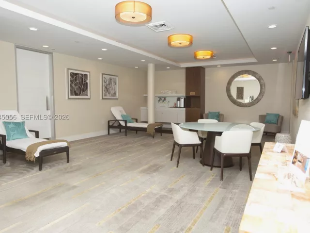 2-bedroom condo for sale in Aventura - 1000 Island Blvd 312 - MondialRealty
