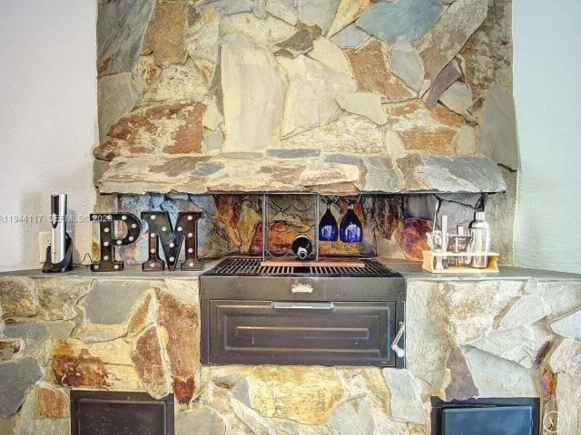 3-bedroom home for sale in Wilton Manors - 316 NW 29th St - MondialRealty