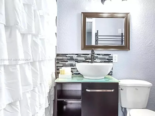 3-bedroom home for sale in Wilton Manors - 316 NW 29th St - MondialRealty