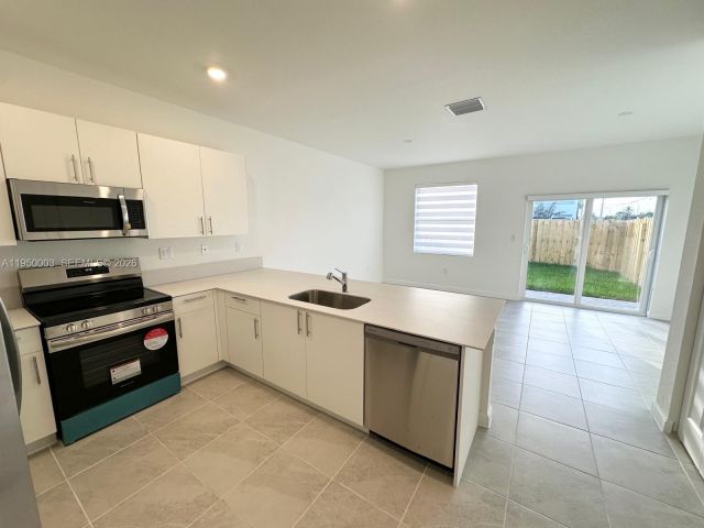 3-bedroom home for rent in Homestead - 26824 SW 121st AVE - MondialRealty