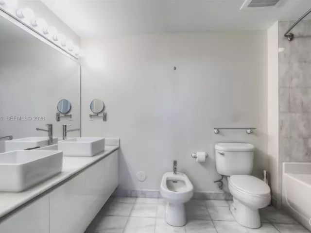 2-bedroom condo for sale in Miami - 601 NE 36th St 710 - MondialRealty