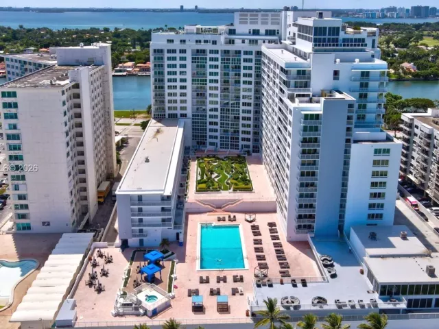 2-bedroom condo for sale in Miami Beach - 5401 Collins Ave 340 - MondialRealty