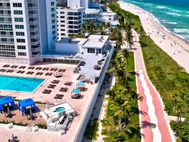 2-bedroom condo for sale in Miami Beach - 5401 Collins Ave 340 - MondialRealty