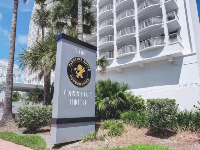 2-bedroom condo for sale in Miami Beach - 5401 Collins Ave 340 - MondialRealty