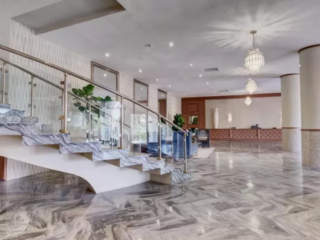 2-bedroom condo for sale in Miami Beach - 5401 Collins Ave 340 - MondialRealty