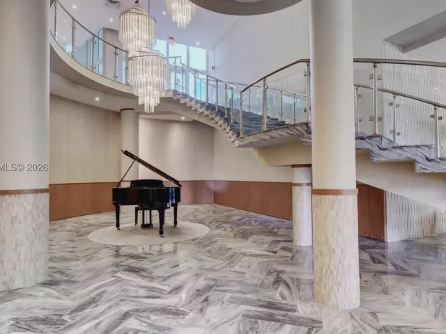 2-bedroom condo for sale in Miami Beach - 5401 Collins Ave 340 - MondialRealty