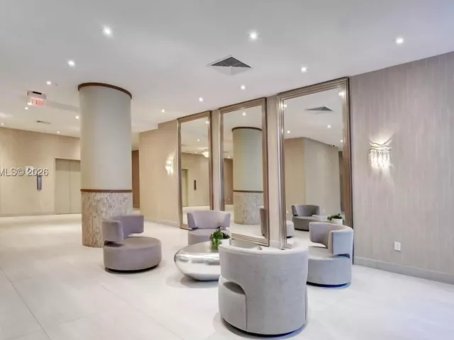 2-bedroom condo for sale in Miami Beach - 5401 Collins Ave 340 - MondialRealty