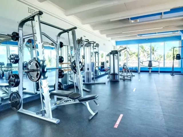 2-bedroom condo for sale in Miami Beach - 5401 Collins Ave 340 - MondialRealty