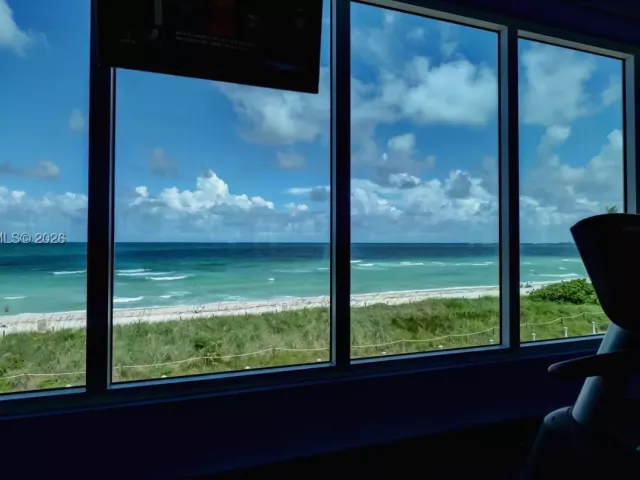 2-bedroom condo for sale in Miami Beach - 5401 Collins Ave 340 - MondialRealty