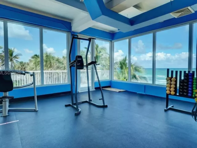 2-bedroom condo for sale in Miami Beach - 5401 Collins Ave 340 - MondialRealty