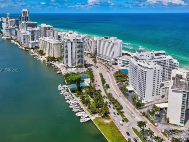 2-bedroom condo for sale in Miami Beach - 5401 Collins Ave 340 - MondialRealty