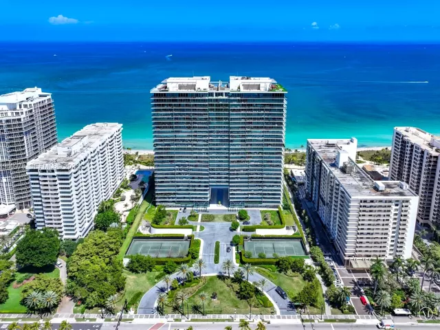2-bedroom condo for rent in Bal Harbour - 10201 Collins Ave 605 - MondialRealty