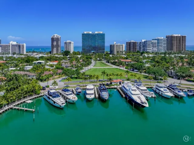 2-bedroom condo for rent in Bal Harbour - 10201 Collins Ave 605 - MondialRealty