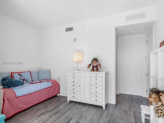 2-bedroom condo for rent in Bal Harbour - 10201 Collins Ave 605 - MondialRealty