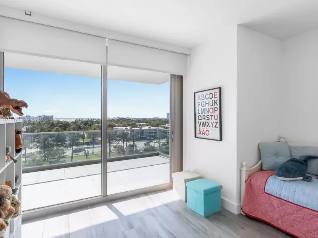 2-bedroom condo for rent in Bal Harbour - 10201 Collins Ave 605 - MondialRealty