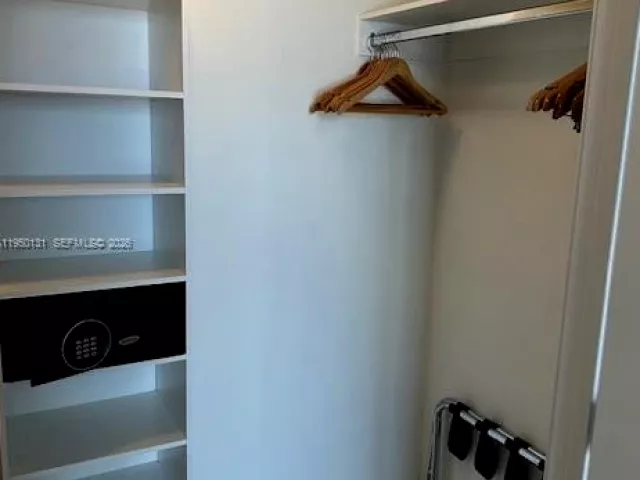 2-bedroom condo for sale in Hollywood - 4010 S Ocean Dr R2702 - MondialRealty