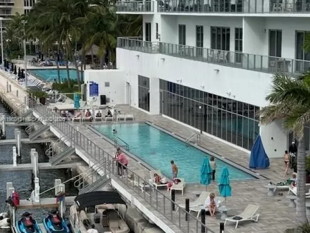 2-bedroom condo for sale in Hollywood - 4010 S Ocean Dr R2702 - MondialRealty