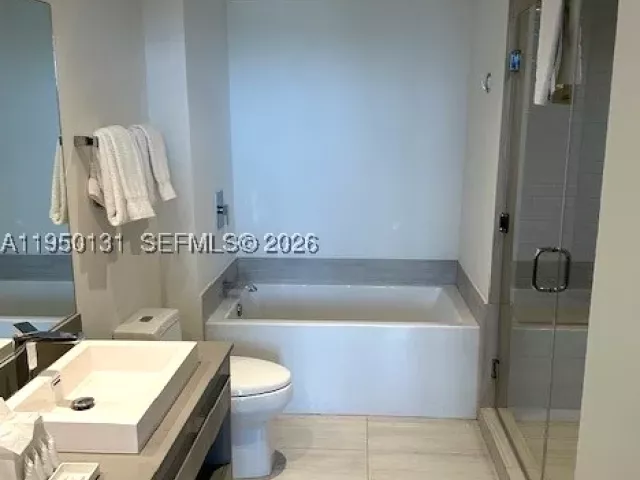 2-bedroom condo for sale in Hollywood - 4010 S Ocean Dr R2702 - MondialRealty