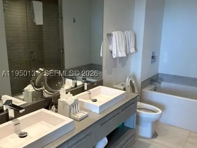 2-bedroom condo for sale in Hollywood - 4010 S Ocean Dr R2702 - MondialRealty