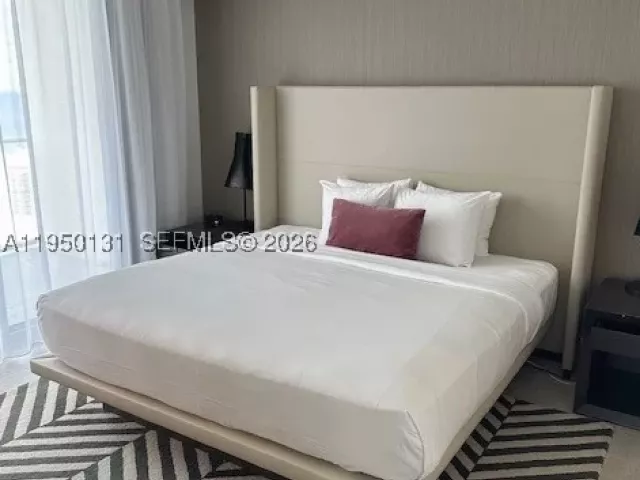 2-bedroom condo for sale in Hollywood - 4010 S Ocean Dr R2702 - MondialRealty