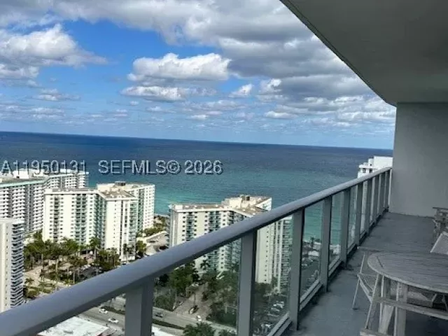 2-bedroom condo for sale in Hollywood - 4010 S Ocean Dr R2702 - MondialRealty