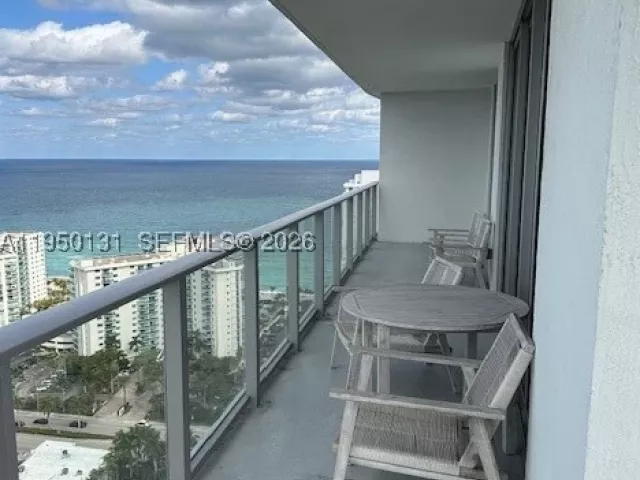 2-bedroom condo for sale in Hollywood - 4010 S Ocean Dr R2702 - MondialRealty