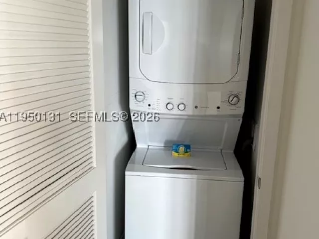 2-bedroom condo for sale in Hollywood - 4010 S Ocean Dr R2702 - MondialRealty