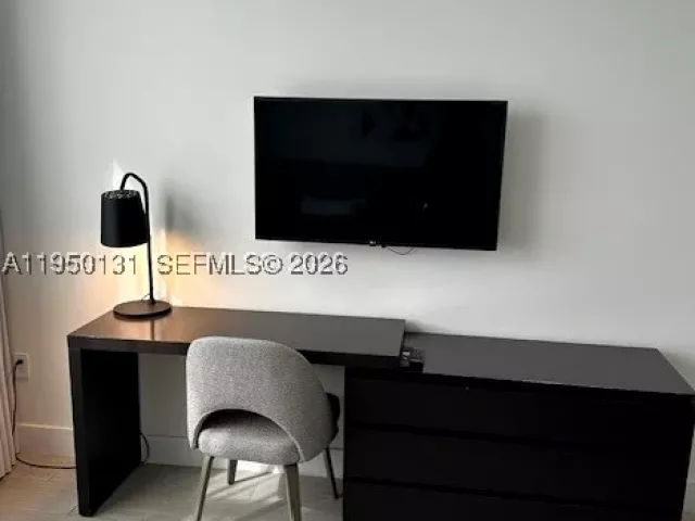 2-bedroom condo for sale in Hollywood - 4010 S Ocean Dr R2702 - MondialRealty