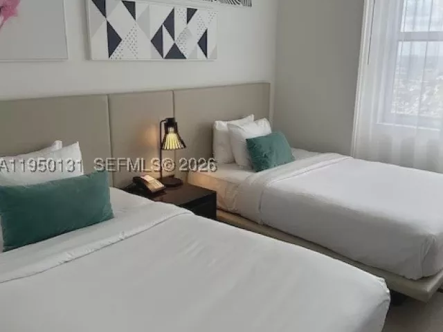 2-bedroom condo for sale in Hollywood - 4010 S Ocean Dr R2702 - MondialRealty
