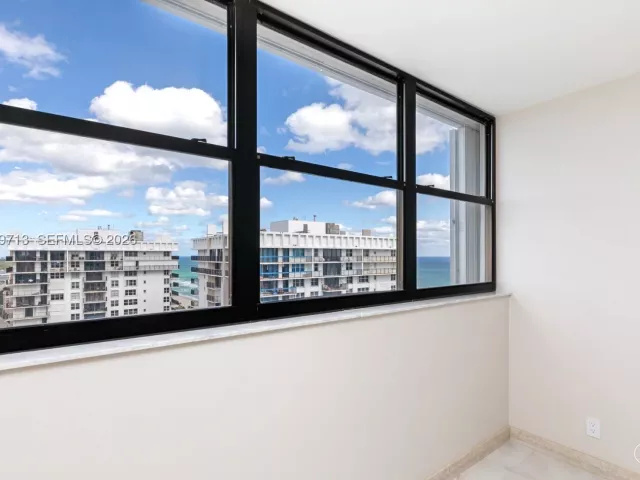 2-bedroom condo for rent in Hollywood - 2401 S Ocean Dr PH-A4 - MondialRealty