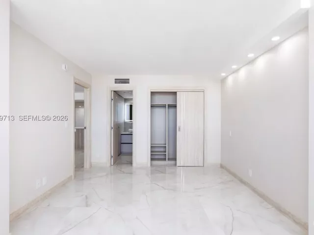 2-bedroom condo for rent in Hollywood - 2401 S Ocean Dr PH-A4 - MondialRealty