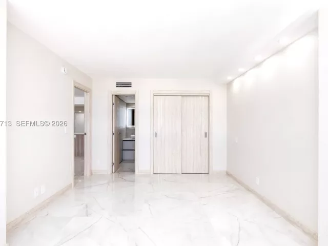 2-bedroom condo for rent in Hollywood - 2401 S Ocean Dr PH-A4 - MondialRealty