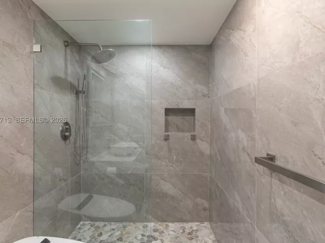 2-bedroom condo for rent in Hollywood - 2401 S Ocean Dr PH-A4 - MondialRealty