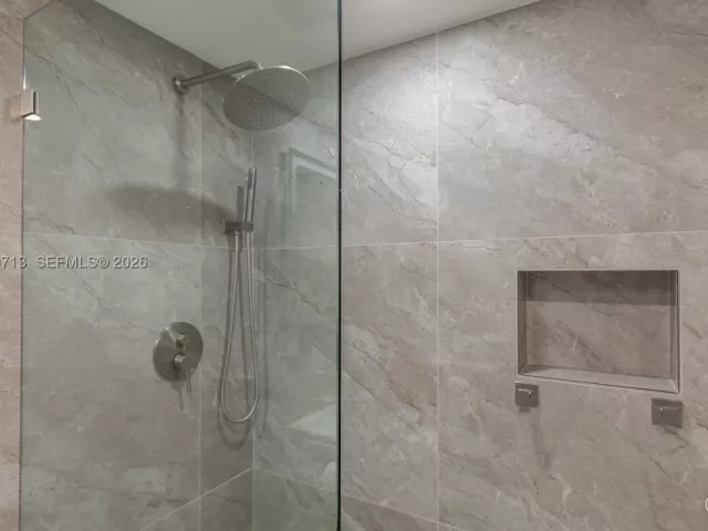 2-bedroom condo for rent in Hollywood - 2401 S Ocean Dr PH-A4 - MondialRealty