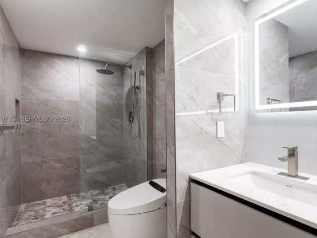 2-bedroom condo for rent in Hollywood - 2401 S Ocean Dr PH-A4 - MondialRealty