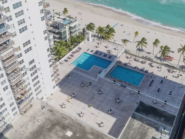 2-bedroom condo for rent in Hollywood - 2401 S Ocean Dr PH-A4 - MondialRealty