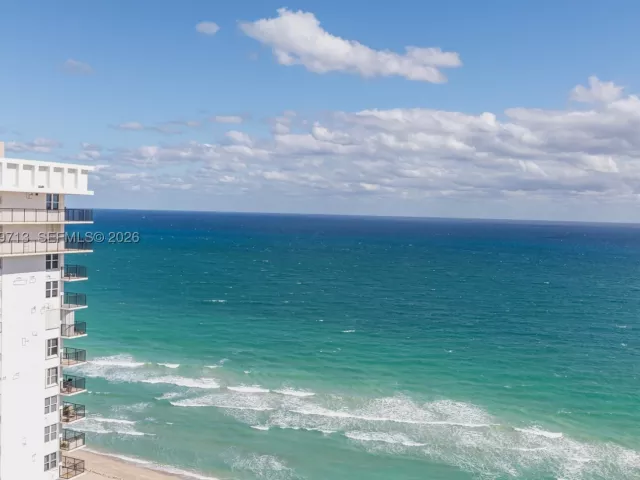 2-bedroom condo for rent in Hollywood - 2401 S Ocean Dr PH-A4 - MondialRealty