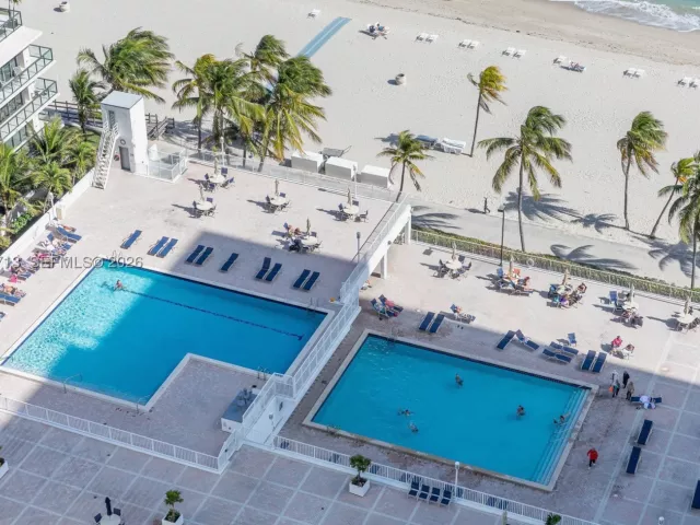 2-bedroom condo for rent in Hollywood - 2401 S Ocean Dr PH-A4 - MondialRealty