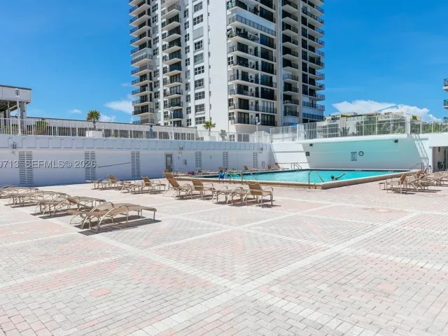 2-bedroom condo for rent in Hollywood - 2401 S Ocean Dr PH-A4 - MondialRealty