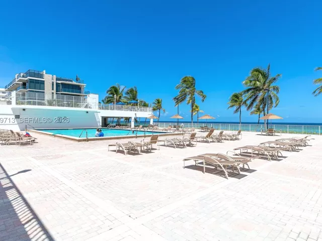 2-bedroom condo for rent in Hollywood - 2401 S Ocean Dr PH-A4 - MondialRealty