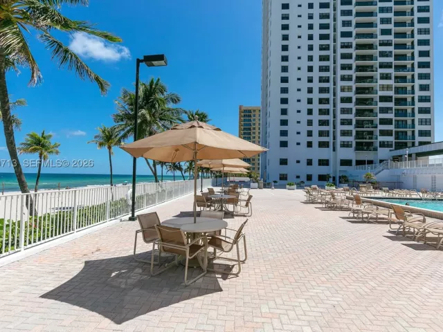 2-bedroom condo for rent in Hollywood - 2401 S Ocean Dr PH-A4 - MondialRealty