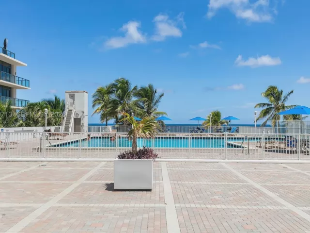2-bedroom condo for rent in Hollywood - 2401 S Ocean Dr PH-A4 - MondialRealty