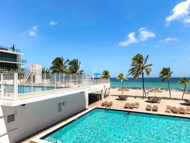 2-bedroom condo for rent in Hollywood - 2401 S Ocean Dr PH-A4 - MondialRealty