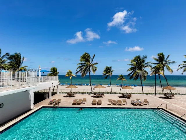 2-bedroom condo for rent in Hollywood - 2401 S Ocean Dr PH-A4 - MondialRealty
