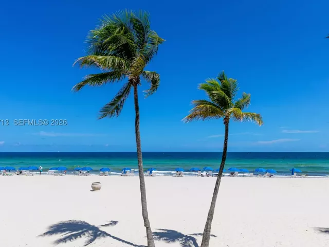 2-bedroom condo for rent in Hollywood - 2401 S Ocean Dr PH-A4 - MondialRealty