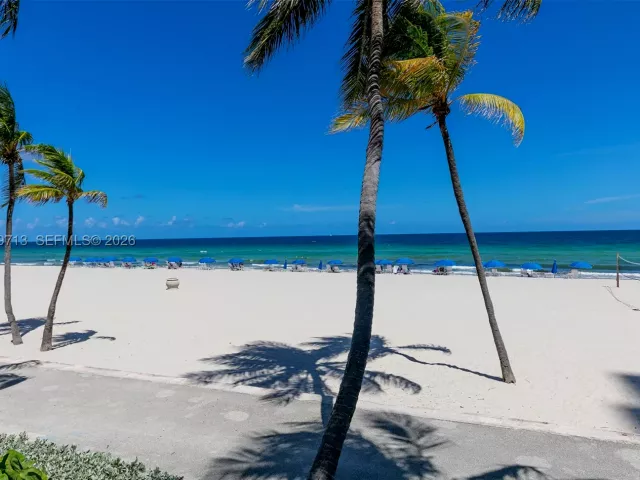 2-bedroom condo for rent in Hollywood - 2401 S Ocean Dr PH-A4 - MondialRealty