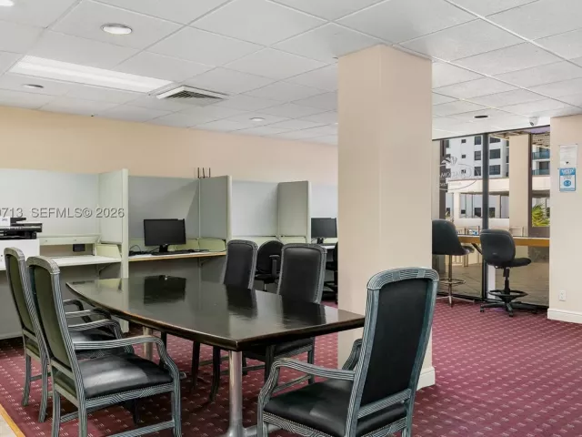 2-bedroom condo for rent in Hollywood - 2401 S Ocean Dr PH-A4 - MondialRealty