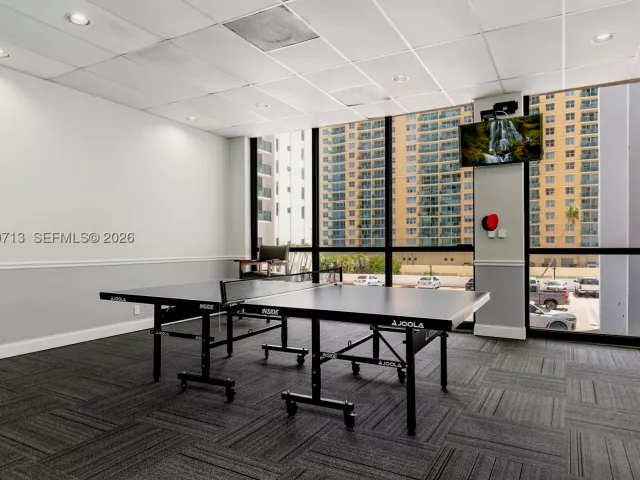 2-bedroom condo for rent in Hollywood - 2401 S Ocean Dr PH-A4 - MondialRealty