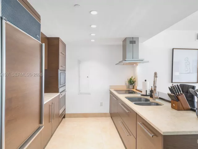 3-bedroom condo for rent in Miami - 495 Brickell 5705 - MondialRealty